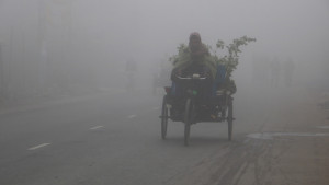 কনকনে ঠান্ডায় বিপর্যস্ত নওগাঁর জনজীবন