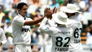 ১০ উইকেটে হারের পর দুই দফা শাস্তি পেলেন বাবররা 