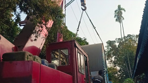 ড্রেজার দিয়ে বালু উত্তোলনের সময় ছিঁড়ল সাবমেরিন ক্যাবল