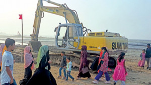 নির্মাণসামগ্রী সরবরাহে ভাগ চায় চাঁদাবাজ