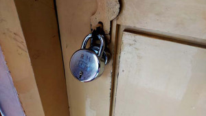 চেয়ারম্যানের কক্ষের তালা খোলেনি, দুর্ভোগ মানুষের