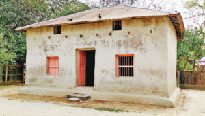 গ্রামবাংলার ঐতিহ্য মাটির ঘর