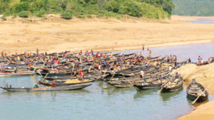 জৈন্তাপুরে লালাখাল খুবলে ‘খাচ্ছে’ সর্বদলীয় চক্র