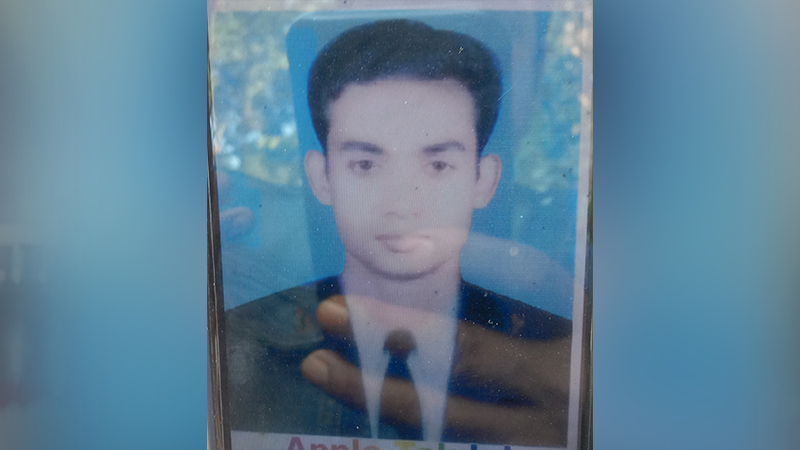 এক পরিবারের তিনজনকে কোপাল সন্ত্রাসীরা, নিহত ১ এক পরিবারের তিনজনকে কোপাল সন্ত্রাসীরা, নিহত ১