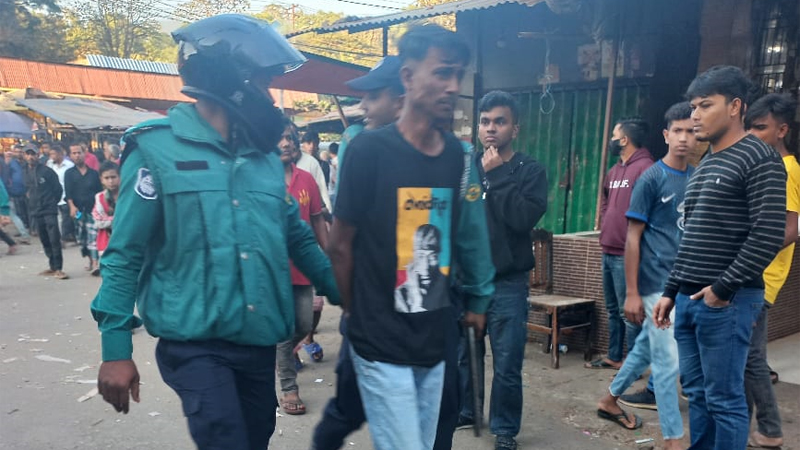 আধিপত্য বিস্তার নিয়ে দ্বন্দ্ব চট্টগ্রামে যুবদল-ছাত্রদলের দু’পক্ষের সংঘর্ষ আধিপত্য বিস্তার নিয়ে দ্বন্দ্ব চট্টগ্রামে যুবদল-ছাত্রদলের দু’পক্ষের সংঘর্ষ