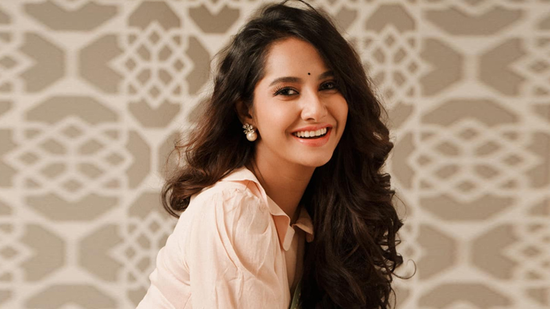 চেনা-অচেনার ভিড়ে... চেনা-অচেনার ভিড়ে...