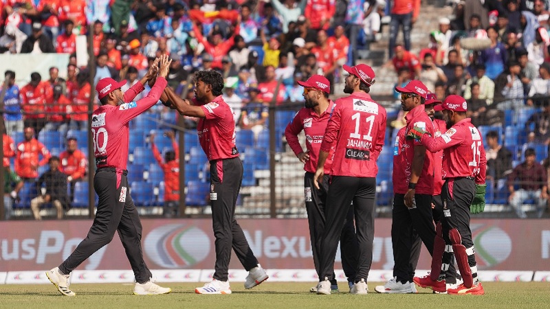 তানজিদের লড়াই, লিটনদের সাজঘরে ফেরার তাড়ায় অলআউট ঢাকা তানজিদের লড়াই, লিটনদের সাজঘরে ফেরার তাড়ায় অলআউট ঢাকা