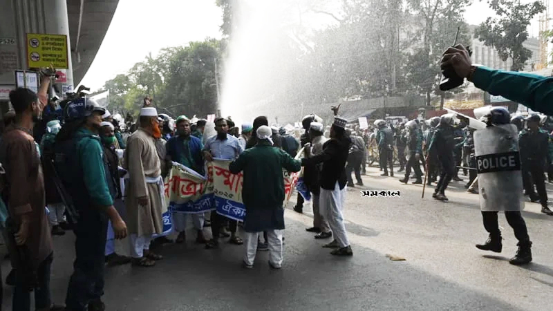 অধিকার চাইতে গিয়ে মাদ্রাসার শিক্ষকরা কেন লাঞ্ছিত? অধিকার চাইতে গিয়ে মাদ্রাসার শিক্ষকরা কেন লাঞ্ছিত?