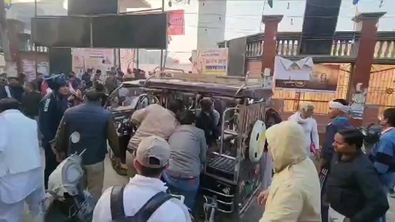 উত্তরপ্রদেশে মহাকুম্ভ মেলায় পদদলনের শিকার হয়ে নিহত ৬ উত্তরপ্রদেশে মহাকুম্ভ মেলায় পদদলনের শিকার হয়ে নিহত ৬