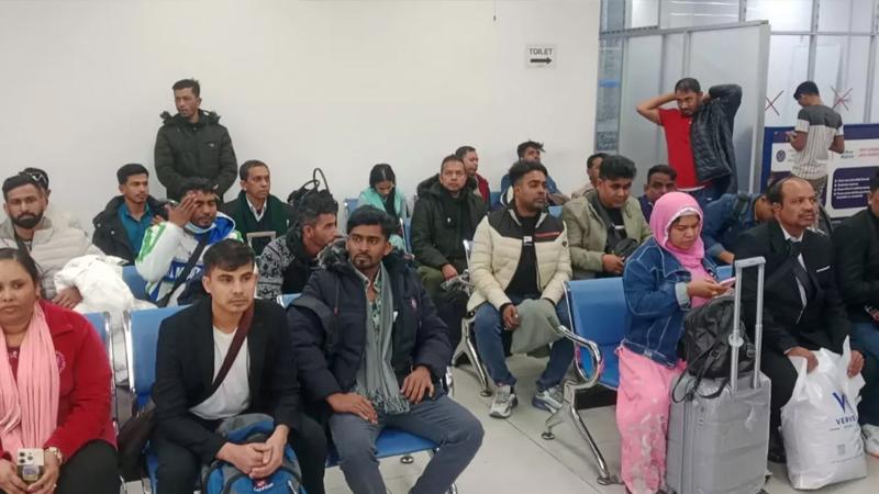 লেবানন থেকে ফিরলেন আরও ৪৭ বাংলাদেশি লেবানন থেকে ফিরলেন আরও ৪৭ বাংলাদেশি