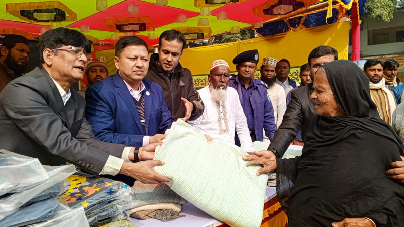পীরগঞ্জে শহীদ আবু সাঈদ স্মরণে শীতবস্ত্র ও স্কুল ব্যাগ বিতরণ পীরগঞ্জে শহীদ আবু সাঈদ স্মরণে শীতবস্ত্র ও স্কুল ব্যাগ বিতরণ