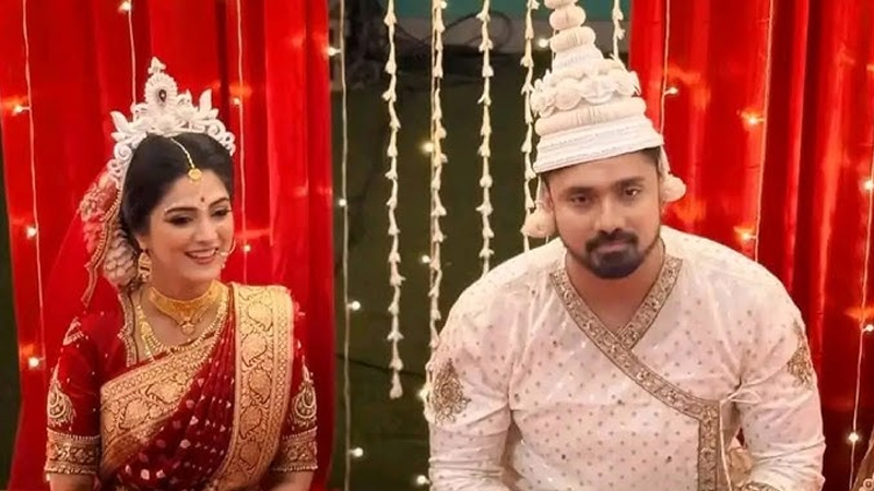 শুটিং সেটে প্রেম, অবশেষে এক হলো চার হাত শুটিং সেটে প্রেম, অবশেষে এক হলো চার হাত