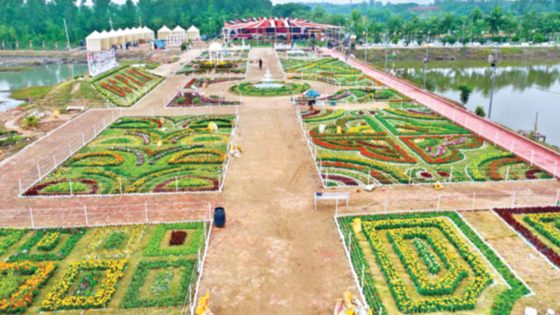 চট্টগ্রামে ১৩৬ প্রজাতির ফুল নিয়ে উৎসব চট্টগ্রামে ১৩৬ প্রজাতির ফুল নিয়ে উৎসব
