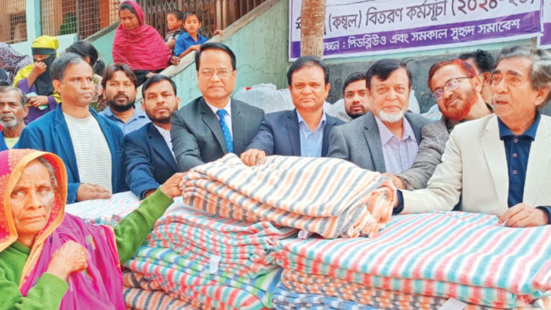 ফরিদপুরে দ্বিতীয় দিনে শীতবস্ত্র পেল ২৭০০ পরিবার ফরিদপুরে দ্বিতীয় দিনে শীতবস্ত্র পেল ২৭০০ পরিবার