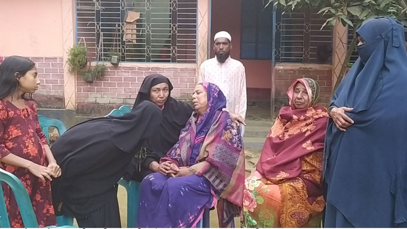 ‘ছেলেরে তো ফিইরা ফাইতাম না, খুনিগো ফাঁসি চাই’ ‘ছেলেরে তো ফিইরা ফাইতাম না, খুনিগো ফাঁসি চাই’