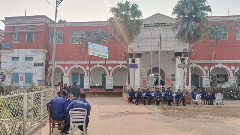 আশ্বাস পেয়ে হল ছেড়েছেন আনন্দ মোহনের শিক্ষার্থীরা আশ্বাস পেয়ে হল ছেড়েছেন আনন্দ মোহনের শিক্ষার্থীরা