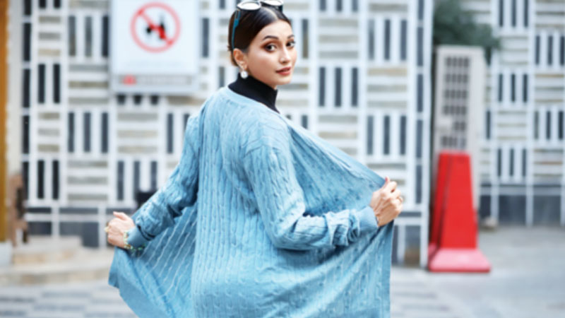 সোয়েটারে কার্ডিগানে সোয়েটারে কার্ডিগানে