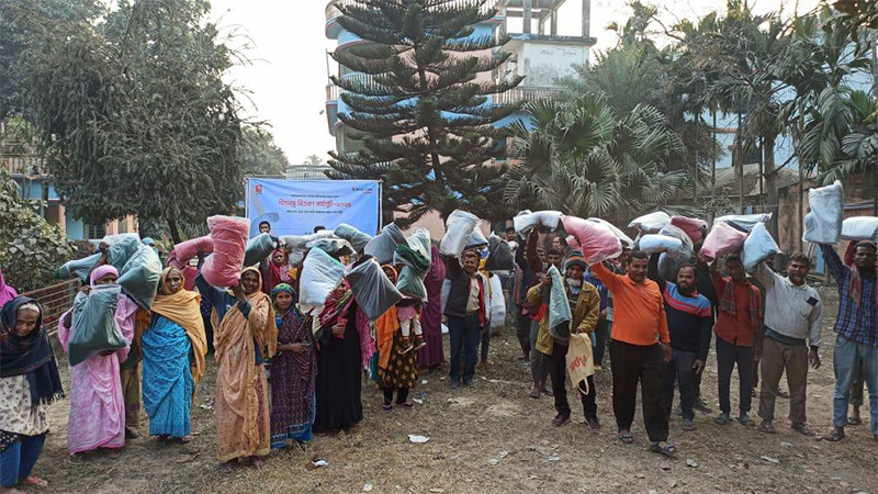 ঠাকুরগাঁও ও কুড়িগ্রামে আমান গ্রুপের শীতবস্ত্র বিতরণ ঠাকুরগাঁও ও কুড়িগ্রামে আমান গ্রুপের শীতবস্ত্র বিতরণ