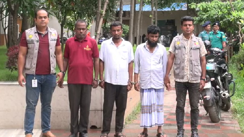 তারা কখনও সরকারি কর্মকর্তা, কখনও শীর্ষ সন্ত্রাসী তারা কখনও সরকারি কর্মকর্তা, কখনও শীর্ষ সন্ত্রাসী