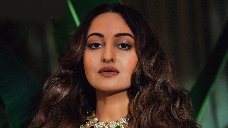 সোনাক্ষী আর চুপ থাকতে পারলেন না সোনাক্ষী আর চুপ থাকতে পারলেন না
