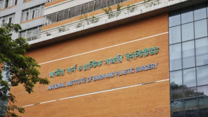 রাজধানীতে গ্যাসলাইন বিস্ফোরণে পরিবারের পাঁচ সদস্য দগ্ধ