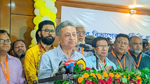 দেশে এই মুহূর্তে নির্বাচিত সরকার দরকার: আমীর খসরু