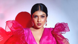 জন্মদিনে শুভেচ্ছার সঙ্গে অভিনেত্রী পেলেন বিচ্ছেদের চিঠি