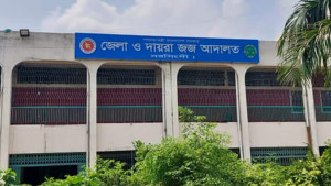 লোডশেডিংয়ের সময় আদালতের কাঠগড়া থেকে পালালেন আসামি