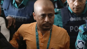 চিন্ময় দাসসহ ৩৮ জনকে অভিযুক্ত করে আদালতে চার্জশিট
