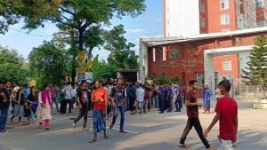 দিনাজপুর শিক্ষা বোর্ডে তালা, মহাসড়ক অবরোধ