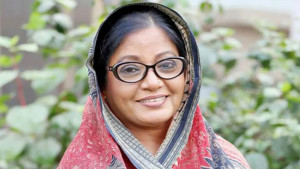 সিনেমা ইন্ডাস্ট্রিতে ৩৪ লাখ টাকা পাওনা রেখে এসেছি: ডলি জহুর