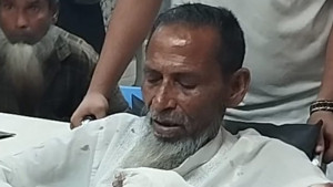 বাড়ির দখল নিতে বাবার হাত-পায়ের রগ কাটল ছেলে