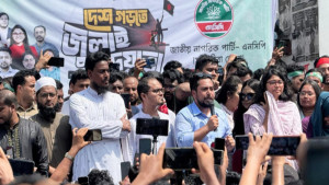 মৃত্যুর মুখ থেকে ফিরে আসাদের কেনার ক্ষমতা কোনো দলের হয়নি: নাহিদ ইসলাম