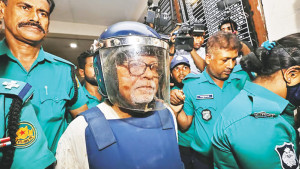 রাতের ভোটে সহায়তা করেন গোয়েন্দা, পুলিশ ও রিটার্নিং কর্মকর্তারা