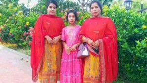 নৌকাডুবে দুই মেয়ের মৃত্যু, সাঁতরে বাঁচলেন বাবা-মা  