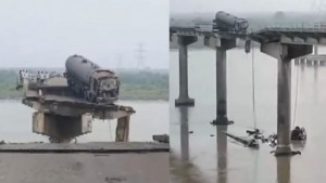 ভারতের গুজরাটে সেতুধসে নিহত ৯ জন 