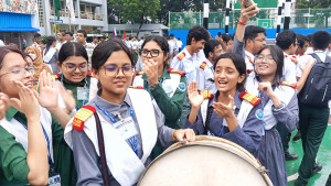 পাসের হারে এগিয়ে মেয়েরা