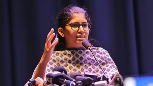 ডাকসুতে স্বতন্ত্র প্যানেল দেওয়ার ঘোষণা উমামা ফাতেমার
