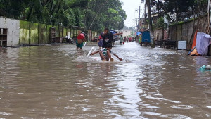 দক্ষিণাঞ্চলের সব নদীর পানি বিপৎসীমার ওপরে, লোকালয়ে জলাবদ্ধতা