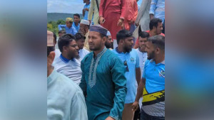 মাদ্রাসায় তালা দিয়ে জামায়াত প্রার্থীর পথসভায় শিক্ষকরা