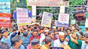 ফেনীতে বাঁধ নির্মাণসহ ৮ দাবিতে পাউবো অভিমুখে পদযাত্রা