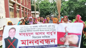 আসামির চেয়ারম্যান পদে ফেরার  খবরে আতঙ্ক, পরিষদে তালা