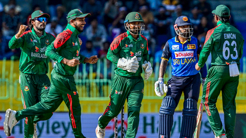 আশালঙ্কার সেঞ্চুরিতে আড়াইশ’ ছোঁয়া লক্ষ্য বাংলাদেশের আশালঙ্কার সেঞ্চুরিতে আড়াইশ’ ছোঁয়া লক্ষ্য বাংলাদেশের