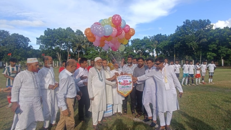 ফরিদপুরে এমএ আজিজ গোল্ড কাপ ফুটবল টুর্নামেন্ট উদ্বোধন ফরিদপুরে এমএ আজিজ গোল্ড কাপ ফুটবল টুর্নামেন্ট উদ্বোধন