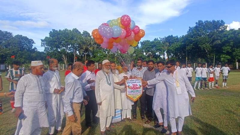 ফরিদপুরে এম. এ. আজিজ গোল্ডকাপ ফুটবল টুর্নামেন্ট উদ্বোধন ফরিদপুরে এম. এ. আজিজ গোল্ডকাপ ফুটবল টুর্নামেন্ট উদ্বোধন