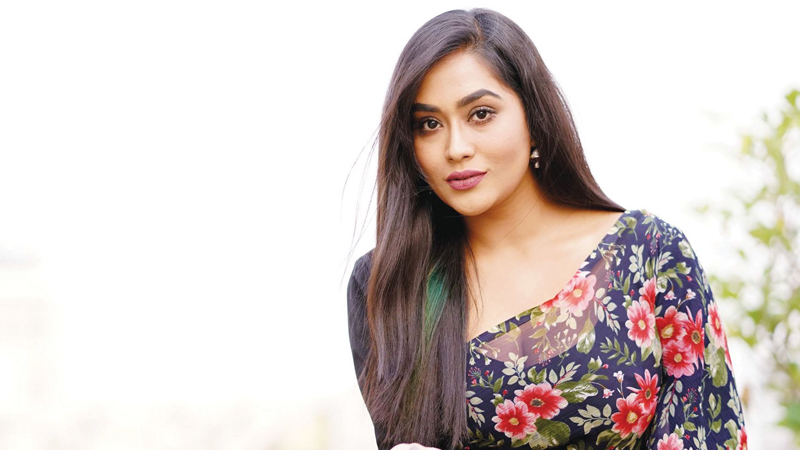 ক্ষমতার কাছে গেলে অনেকের চেহারা বদলে যায়: মম ক্ষমতার কাছে গেলে অনেকের চেহারা বদলে যায়: মম