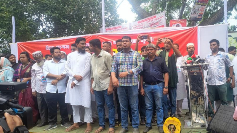 নির্যাতন হলে সীমান্ত অভিমুখে লংমার্চ দিতে বাধ্য হব: নাহিদ ইসলাম নির্যাতন হলে সীমান্ত অভিমুখে লংমার্চ দিতে বাধ্য হব: নাহিদ ইসলাম