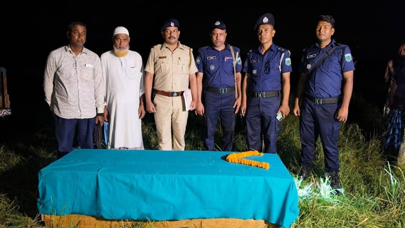 ৩ দিন পর অর্ধগলিত লাশ ফেরত দিল বিএসএফ ৩ দিন পর অর্ধগলিত লাশ ফেরত দিল বিএসএফ