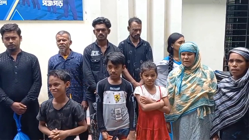 পঞ্চগড়ের দুই সীমান্ত দিয়ে আবারও নারী, শিশুসহ ১৫ জনকে পুশইন পঞ্চগড়ের দুই সীমান্ত দিয়ে আবারও নারী, শিশুসহ ১৫ জনকে পুশইন
