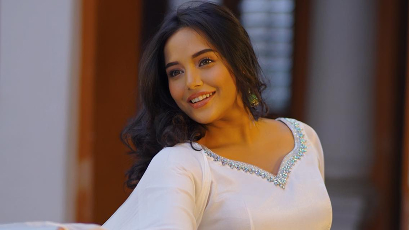 অভিনয়ে নিজেকে ভাঙার মিশনে সামিরা খান মাহি অভিনয়ে নিজেকে ভাঙার মিশনে সামিরা খান মাহি